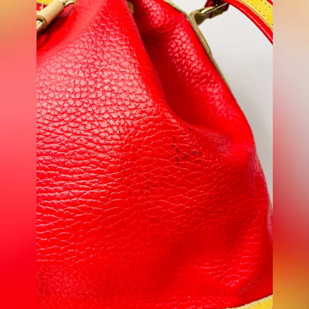 ❌SOLD❌ Vintage Red Textured Faux Leather Drawstring Bucket Bag - Picture 8 of 10